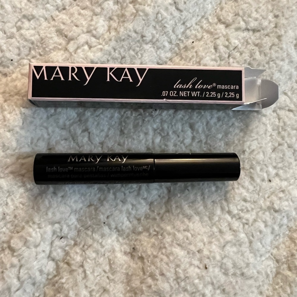 Travel size lash love mascara